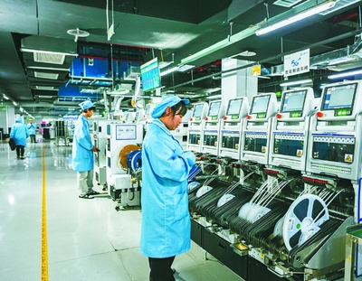 弘鑫云創(chuàng)通過(guò)自主研發(fā)的工業(yè)互聯(lián)網(wǎng)平臺(tái)對(duì)設(shè)備